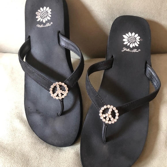 yellow box flip flops size 10